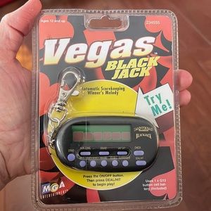 MGA Entertainment Keychain Vegas Black Jack Game!